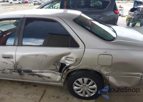 2000 Toyota Camry Ce from USA, damaged, VIN 4T1BG22K1YU638286